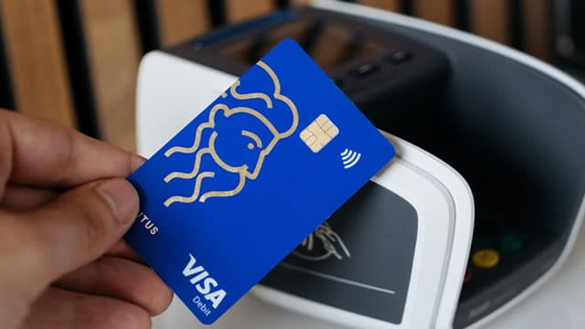 Visa Stock Drops Under 200-Day SMA: Buy, Hold or Cut the Card?