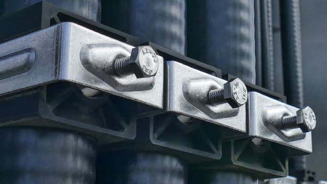 Can Kennametal (KMT) Run Higher on Rising Earnings Estimates?