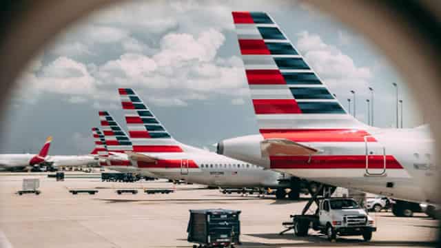 American Airlines Waits for Tariff ‘Clearance,' Holds Short on 2025 Guidance