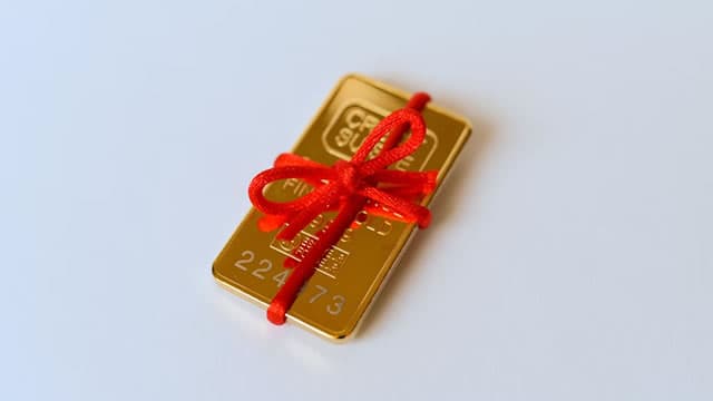 Gold Edges Up; Prices Likely to Remain Range-Bound