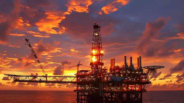 Crude Oil Price Outlook – Crude Oil Continues to Build Basing Pattern