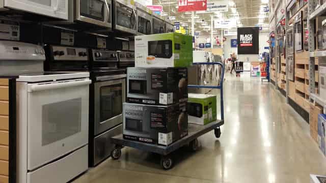Whirlpool's Spin&Load Dishwasher Rack Brings Easy Access to Dish Care