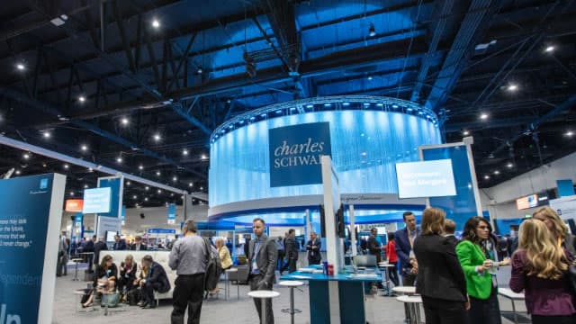 Schwab Gains 31.9% YTD: Should You Buy the Stock Right Now?