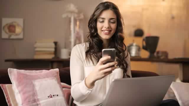 How retail traders are investing around AI giants, Adobe forecasts $253B in online holiday sales