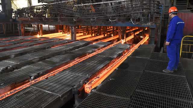 ArcelorMittal Profit Declines But Beats Views