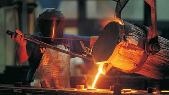 Analysts Estimate Valmont Industries (VMI) to Report a Decline in Earnings: What to Look Out for