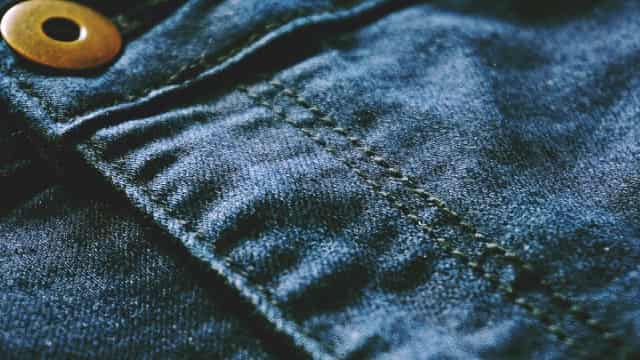 Canada Goose (GOOS) Stock Slides as Market Rises: Facts to Know Before You Trade