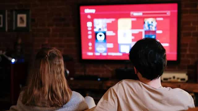 Dow Jones Leader Verizon Eyes Buy Point; Netflix Breaks Out On Earnings
