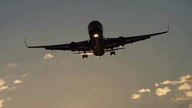 Airlines, planemakers oppose credit card fee crackdown that could imperil free flight offers
