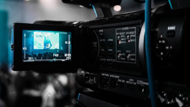 Broadcaster Sinclair builds stake in rival Scripps, presses for merger