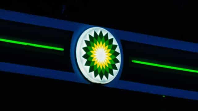 BP activist Elliott prepare for battle over strategic plans