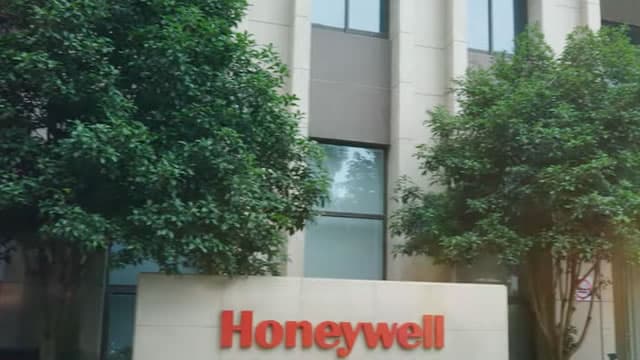 Exclusive: Nigeria's Dangote picks Honeywell to help fulfill ambitious capacity expansion