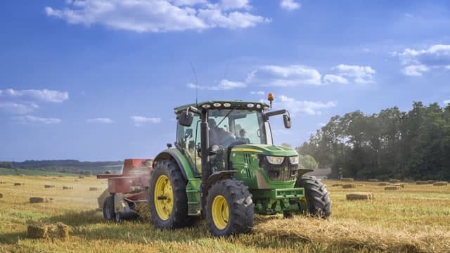 Deere (DE) Stock Sinks As Market Gains: Here's Why