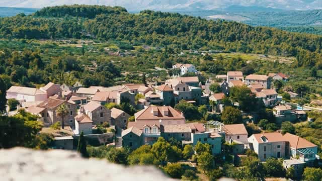 US pending home sales fall more than expected in June